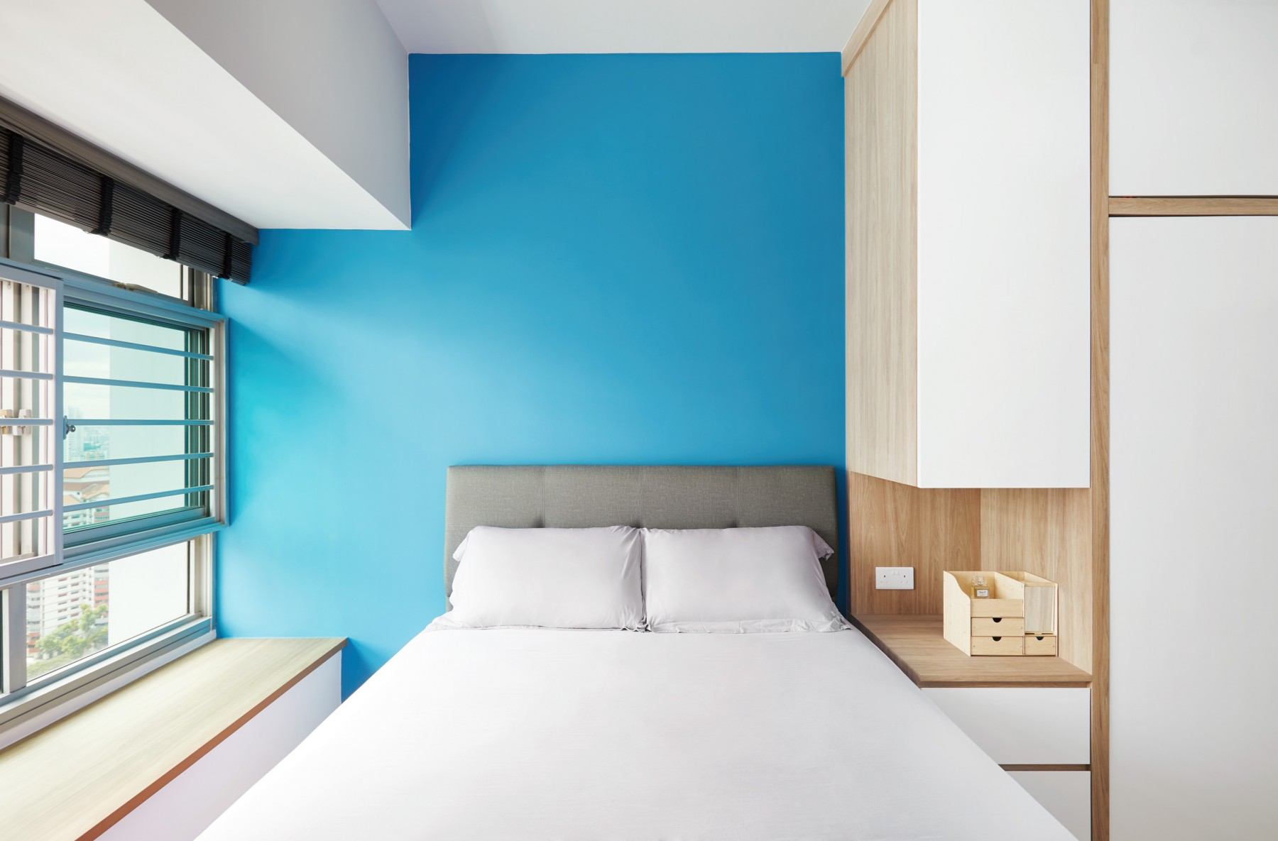 blue wall bedrom