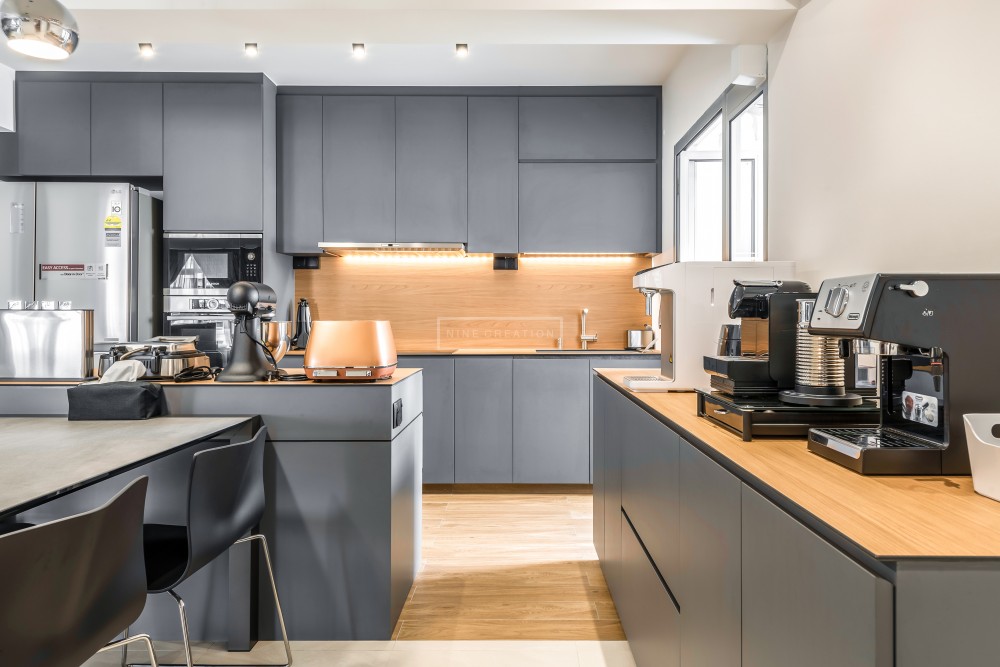 contemporary kitchen with countertop and wood flooring