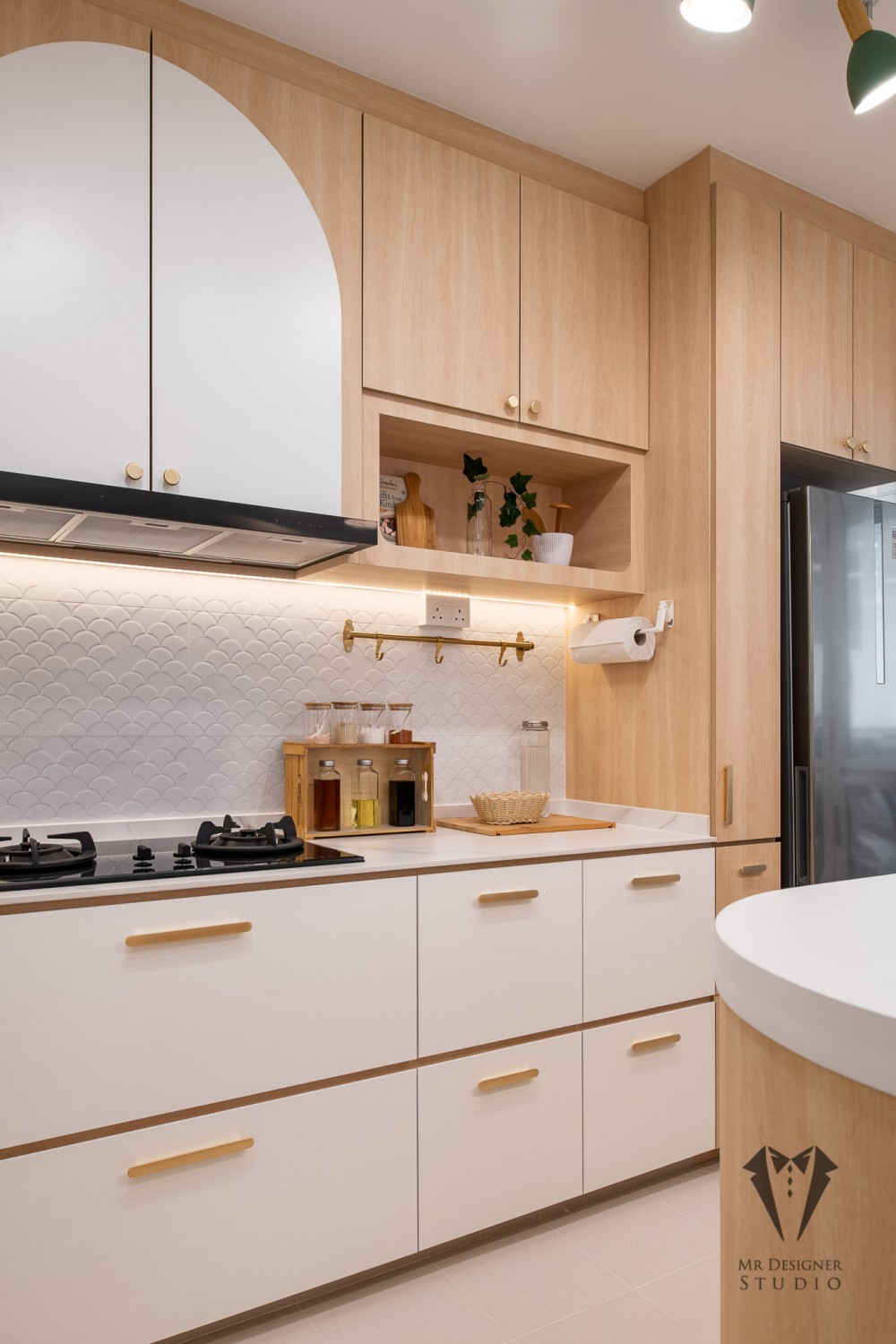 country kitchen with countertop and homogeneous tiles