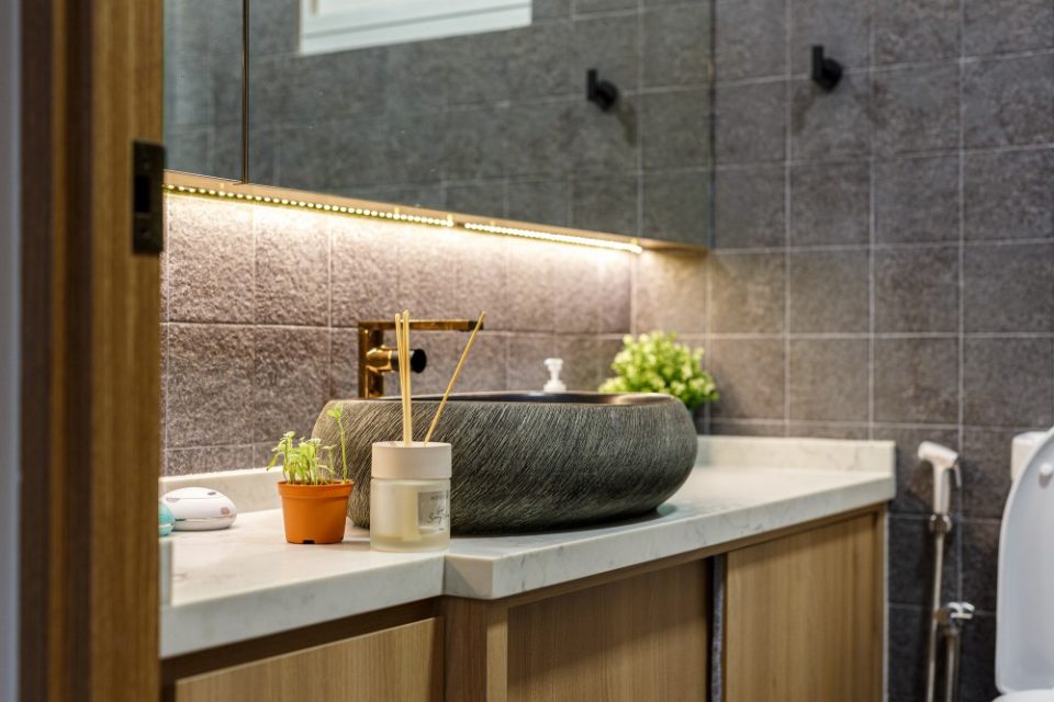 modern bathroom with countertop and homogeneous tiles