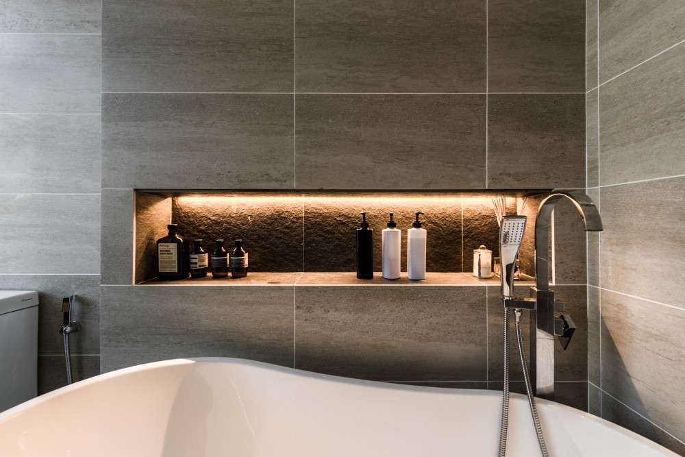 contemporary bathroom with mirror and bathtub