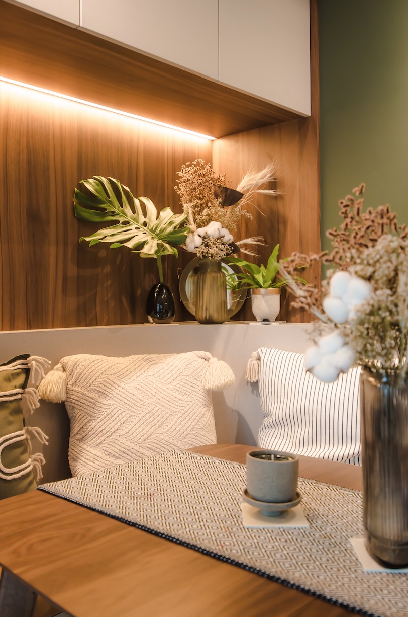 contemporary dining room with dining table and dining chairs