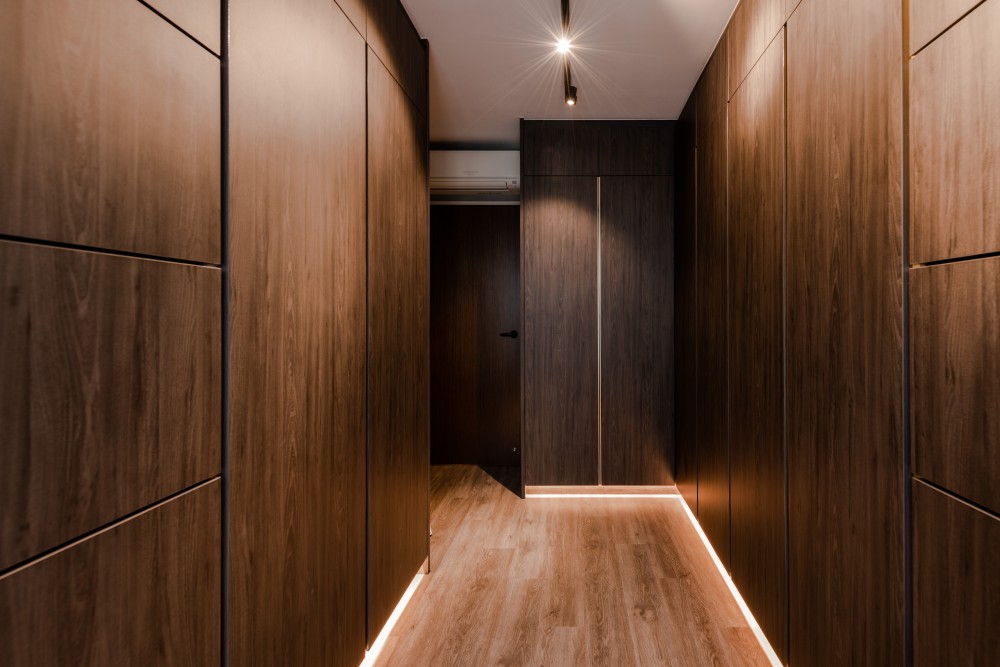 contemporary walk in wardrobe with mirror and wardrobe 2