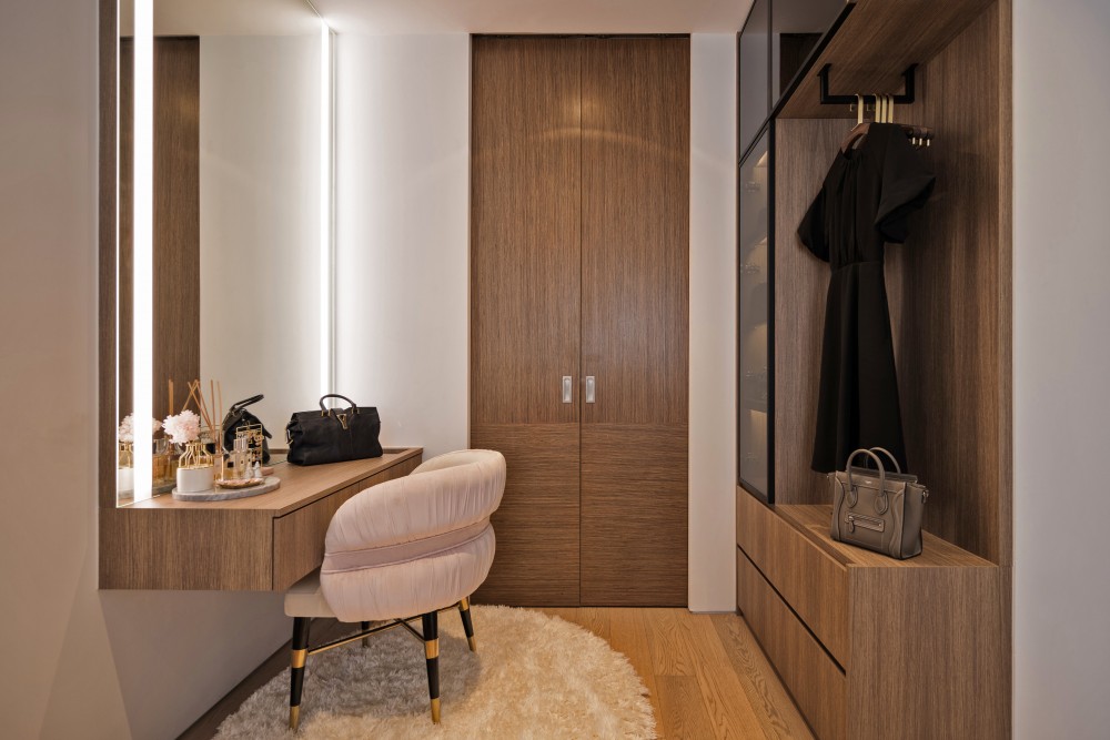 contemporary walk in wardrobe with mirror and wardrobe 3