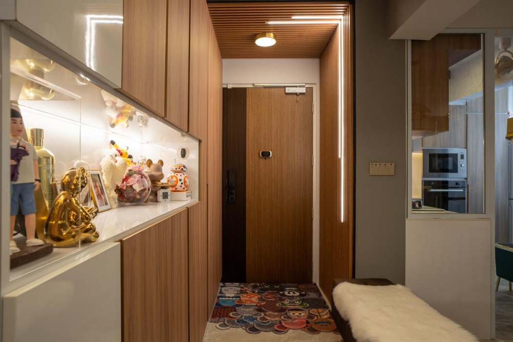 contemporary entryway with mirror and shoe rack