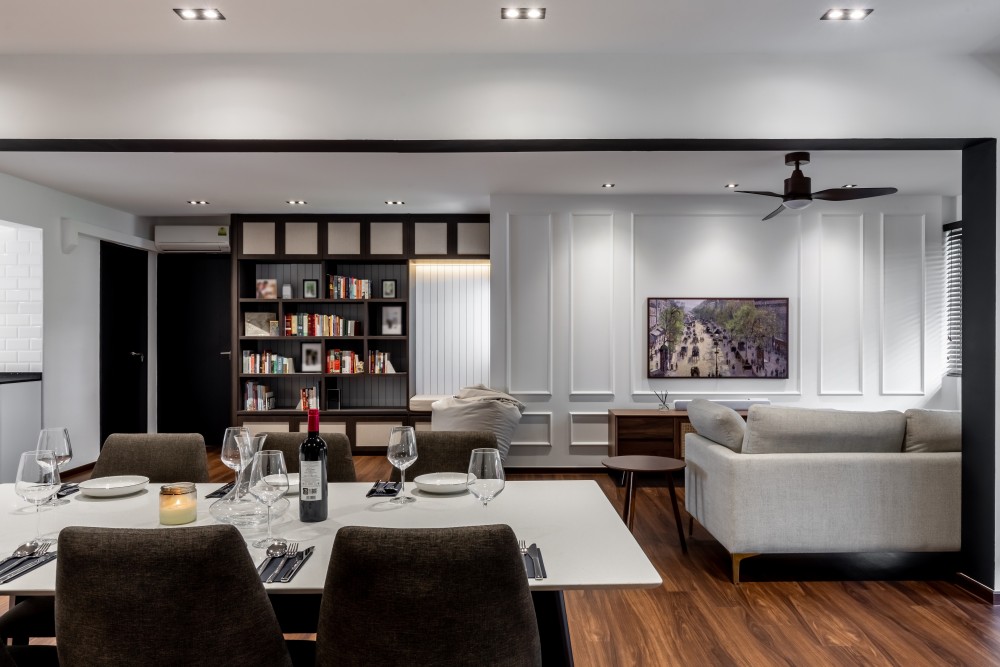 country living room with bookshelf and vinyl flooring