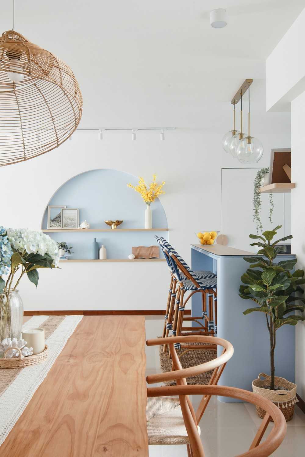 scandinavian dining room with drop light and lighting