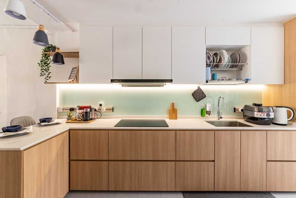 scandinavian kitchen with homogeneous tiles and open kitchen
