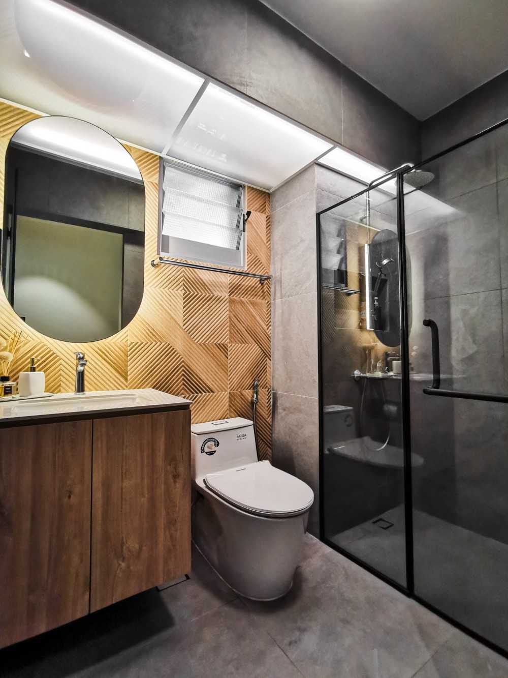 contemporary bathroom with homogeneous tiles and mirror