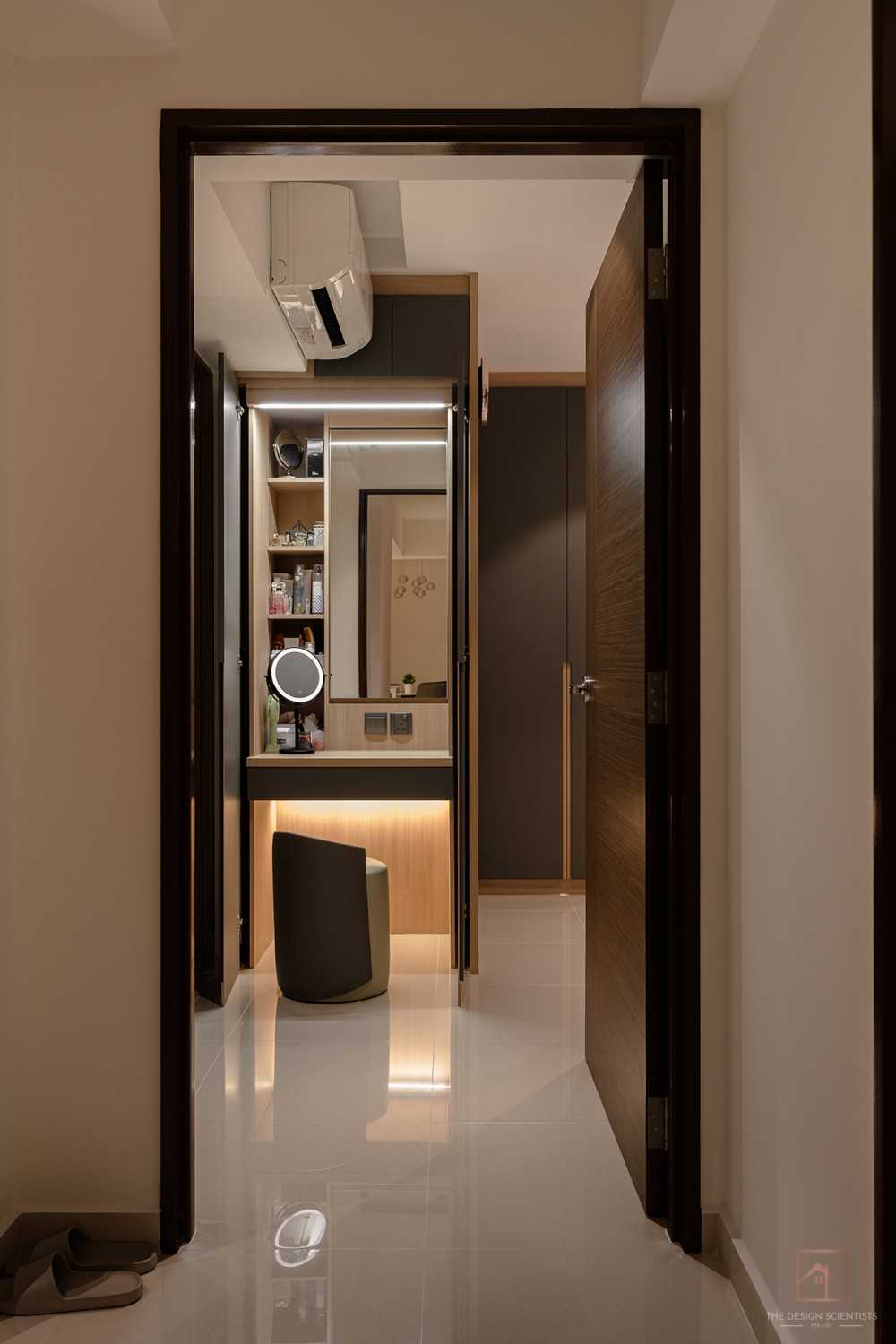 contemporary entryway with mirror and seating bench