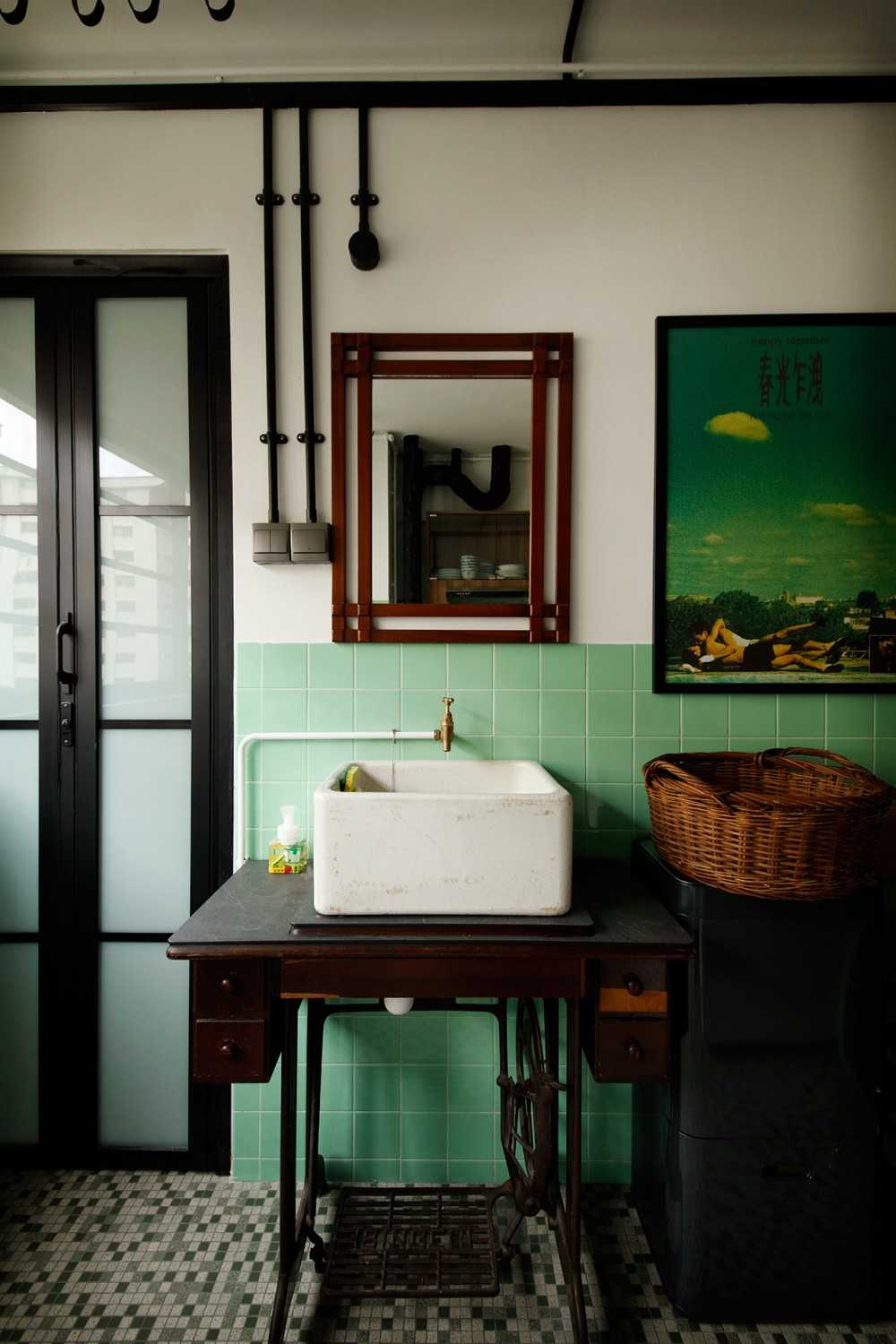 vintage bathroom with mirror and bathroom mirrors