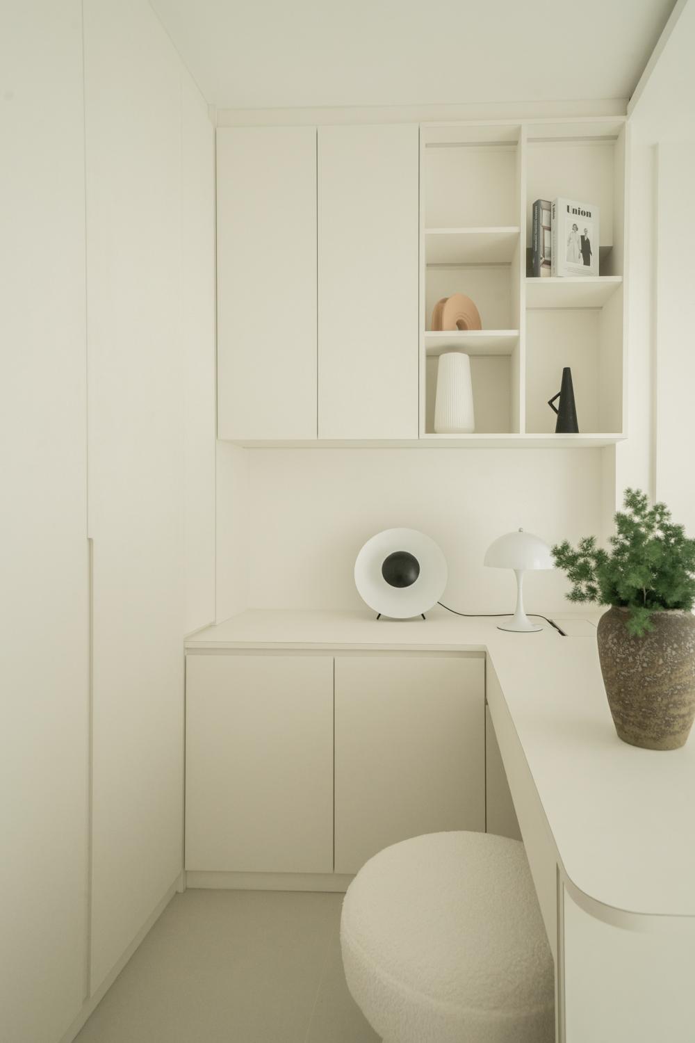 minimalist bedroom with bookshelf and platform bed