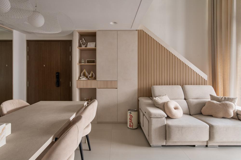 contemporary living room with bookshelf and homogeneous tiles