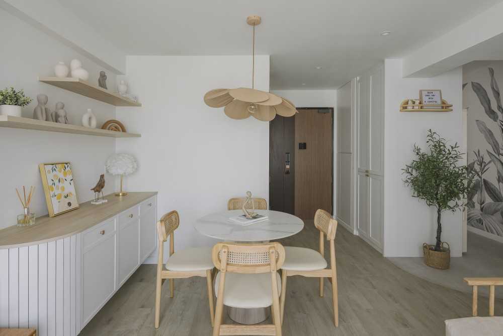 scandinavian dining room with downlights and dining table