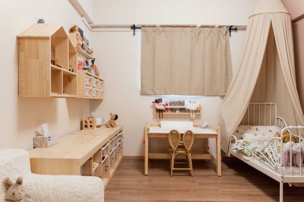 contemporary kids room with bookshelf and toys