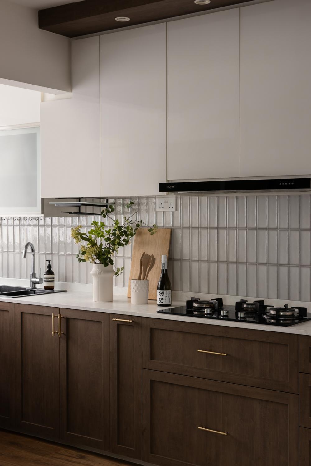 contemporary kitchen with countertop and wood flooring