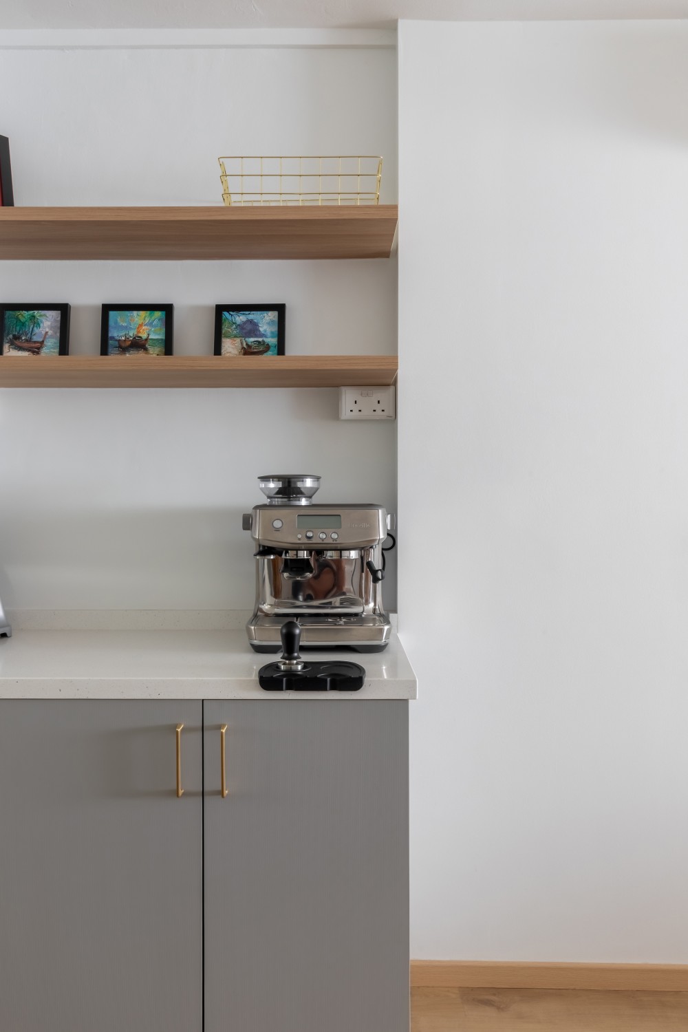 contemporary kitchen with countertop and vinyl flooring
