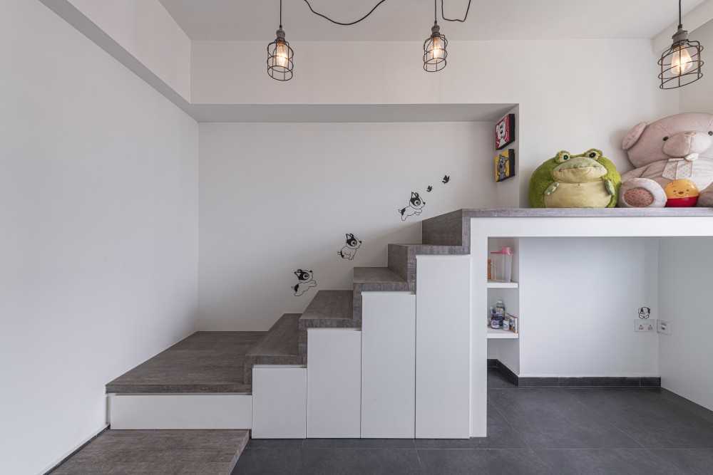 https :www.hometrust.sg:photos:s:804b keat hong close:54319:scandinavian kids room with bookshelf and downlights