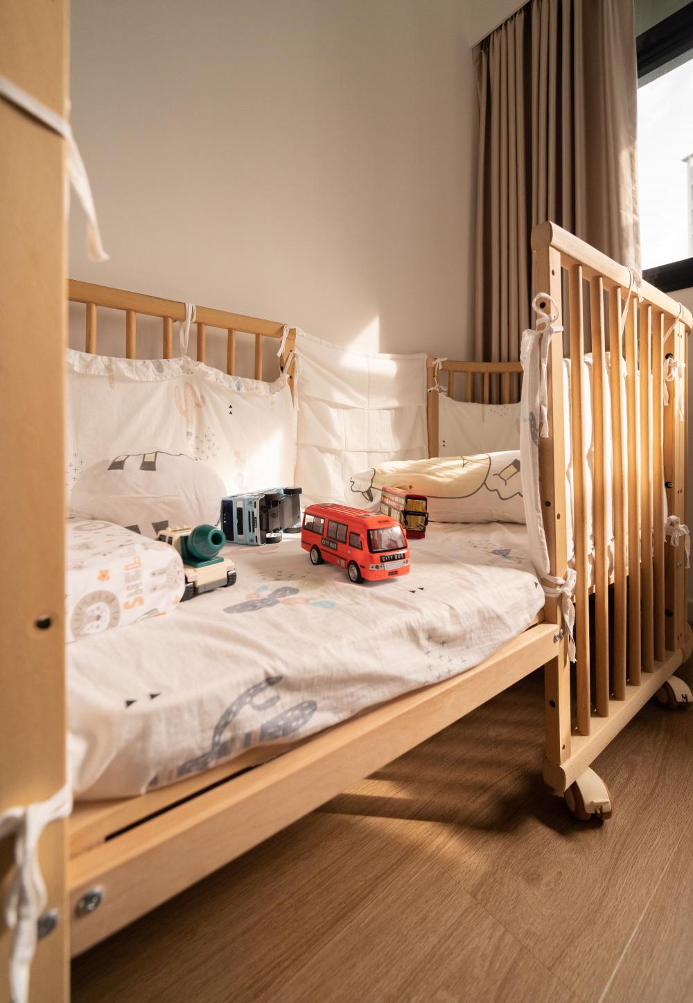 https :www.hometrust.sg:photos:s:alkaff oasis 7:73138:contemporary kids room with toys and children s beds